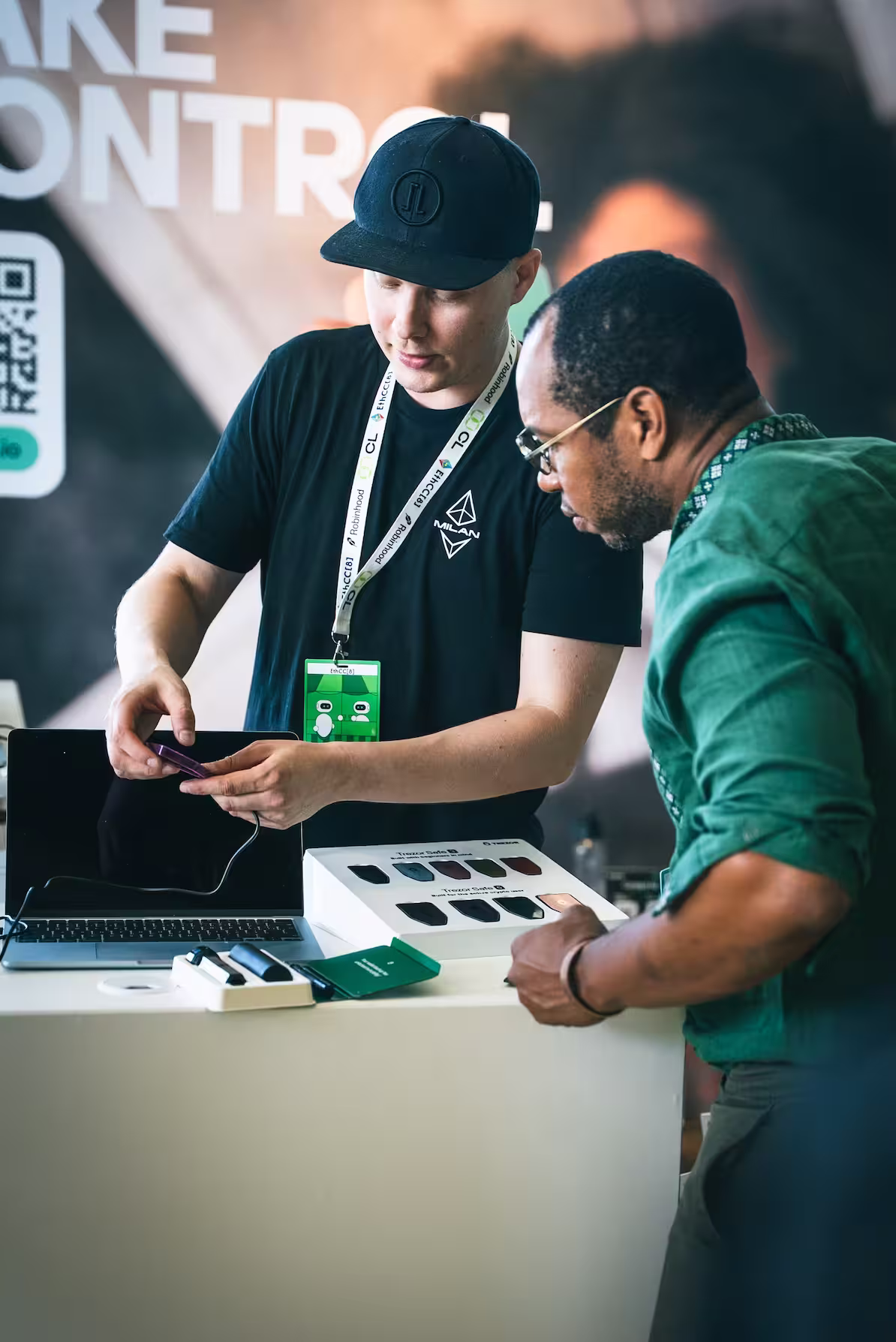 Lauri Hänninen showcasing products at ETHCC conference